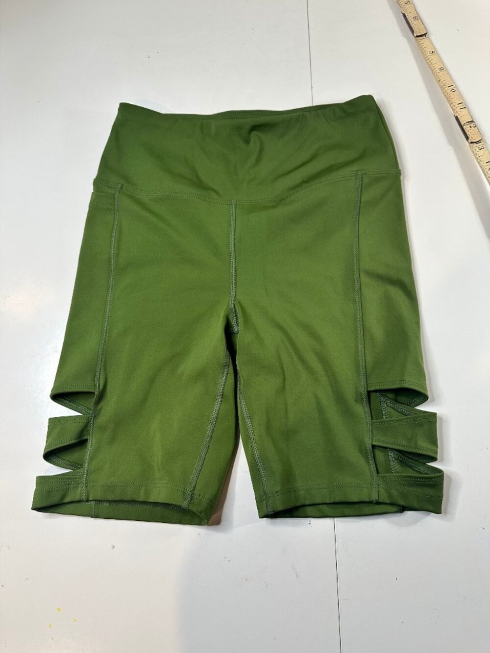 Sunzel Green Cargo Athletic Shorts - Size 6